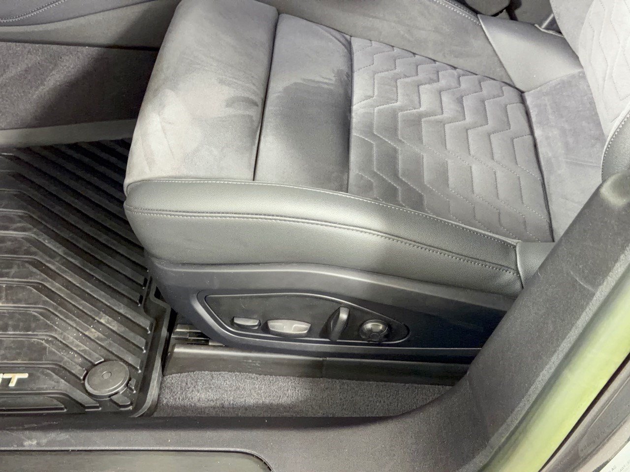 Certified 2023 Audi e-tron GT Premium Plus AWD/4WD image 16