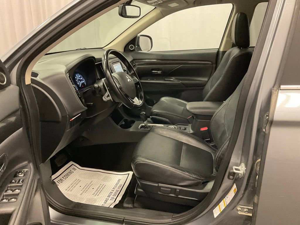 Used 2016 Mitsubishi Outlander GT AWD/4WD image 4