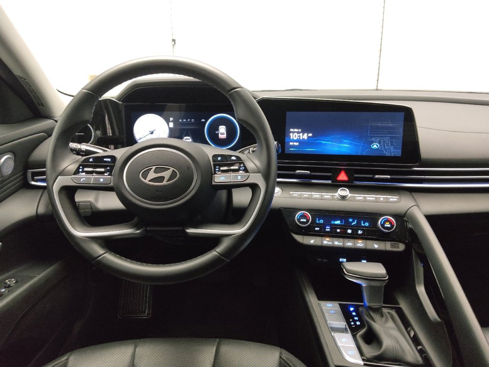 Used 2025 Hyundai Elantra Limited image 22