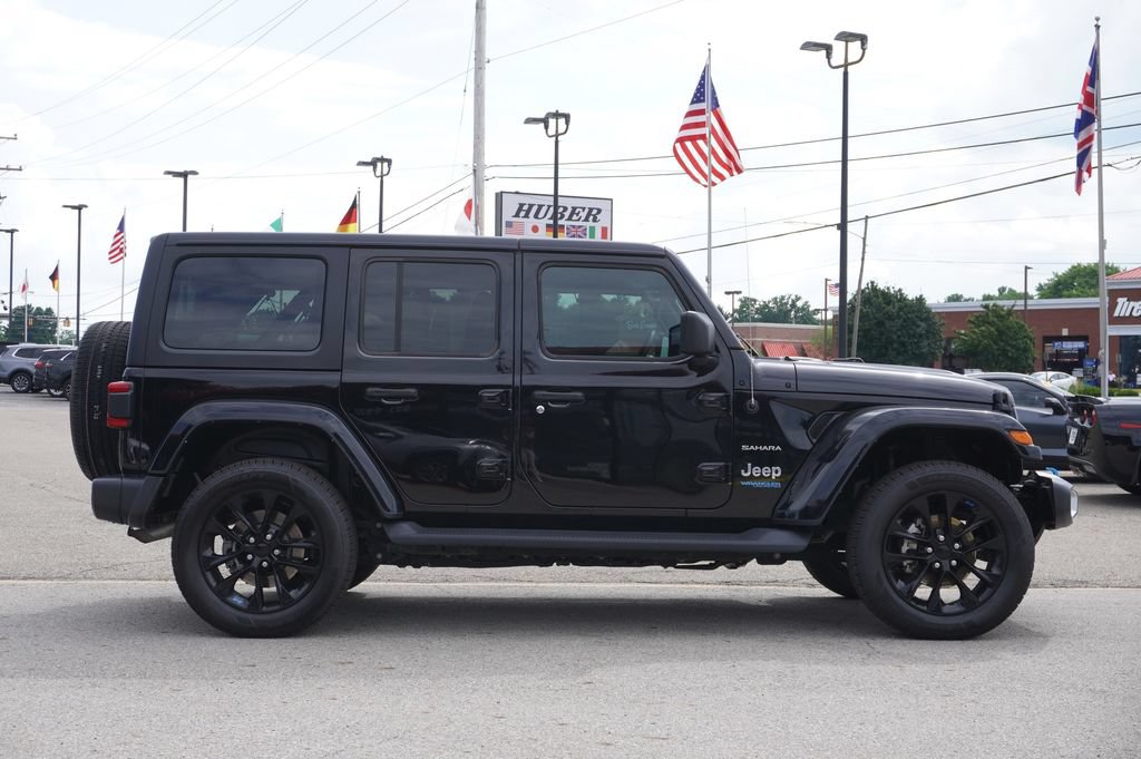 Used 2022 Jeep Wrangler Unlimited Sahara w/ Cold Weather Group AWD/4WD image 8