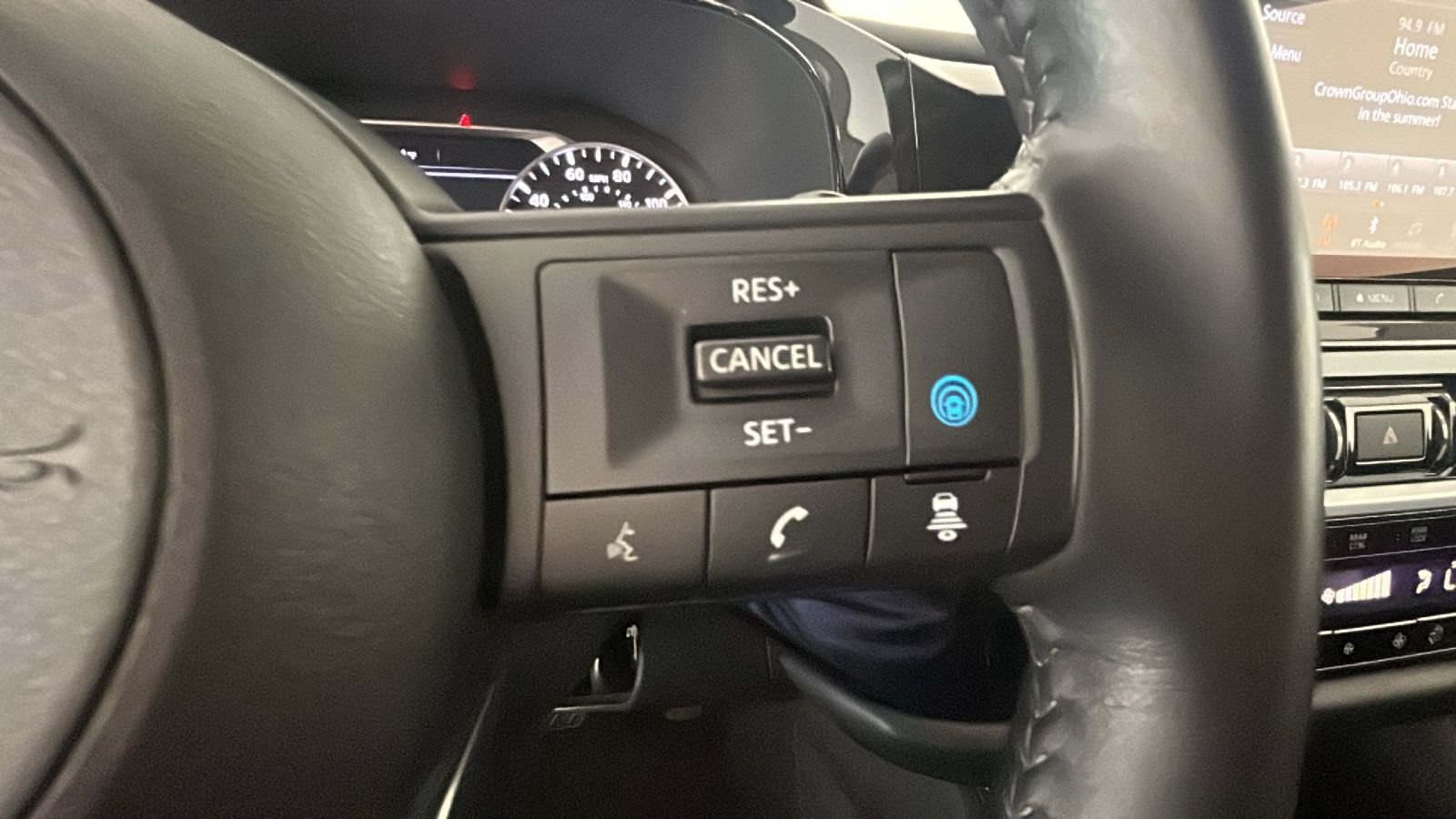 Used 2025 Nissan Pathfinder SV AWD/4WD image 20