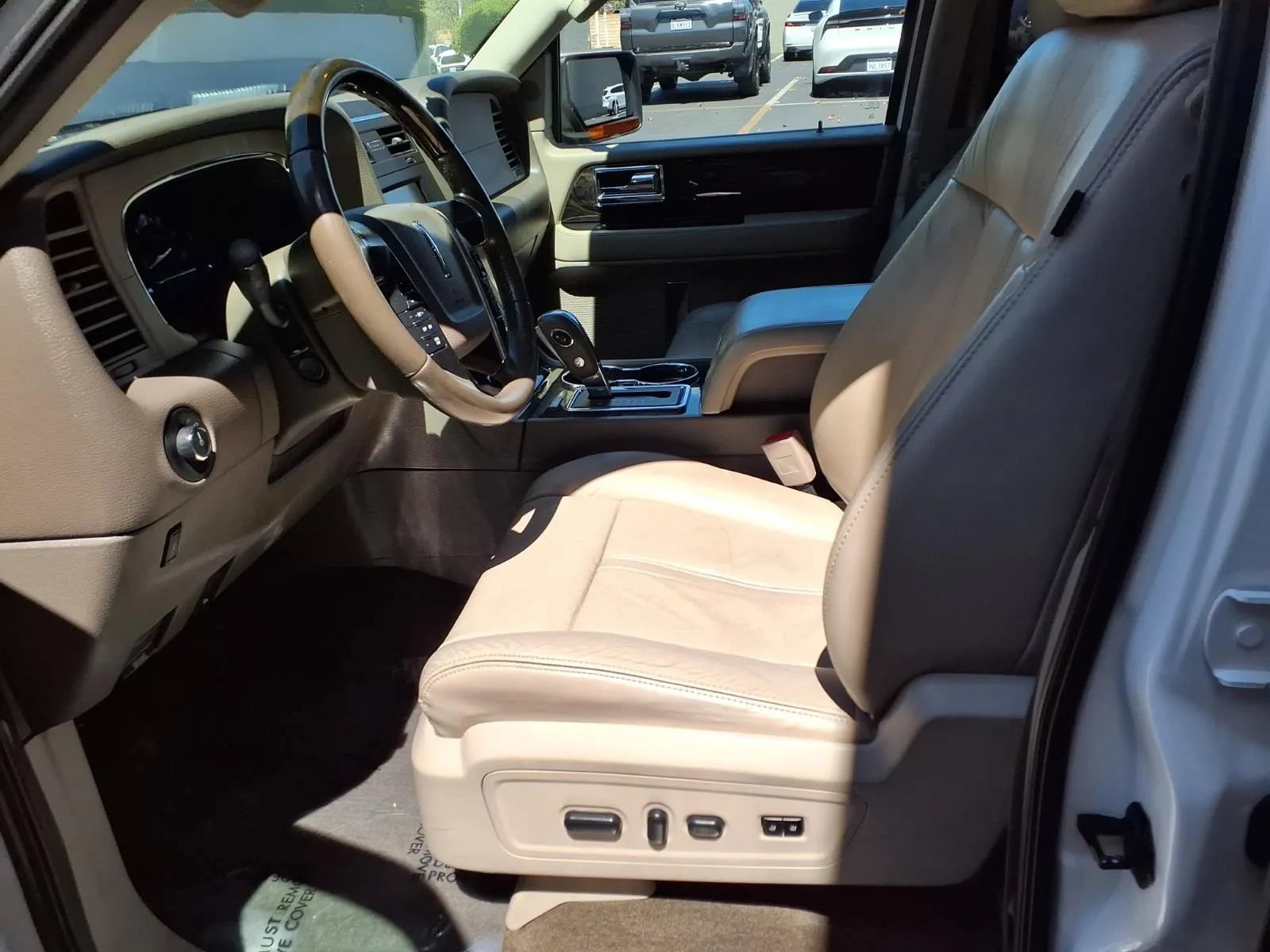 Used 2015 Lincoln Navigator 2WD image 14