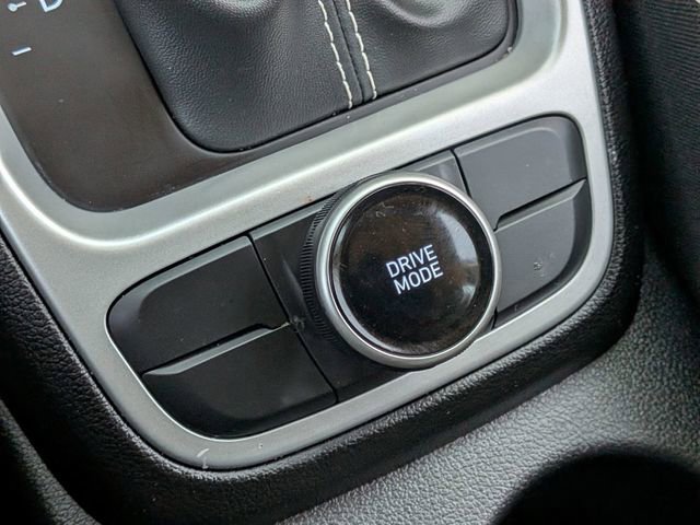 Used 2025 Hyundai Venue SEL image 23