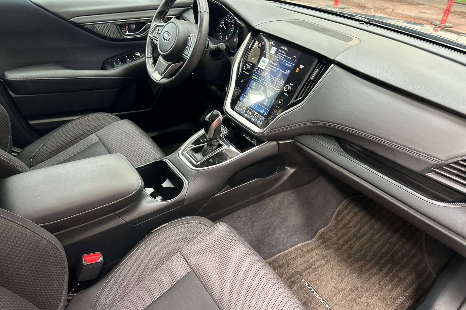 Used 2025 Subaru Outback Premium image 21