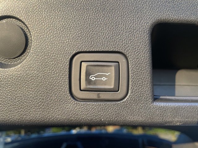 Used 2025 Chevrolet Equinox ACTIV w/ Safety and Technology Package image 43