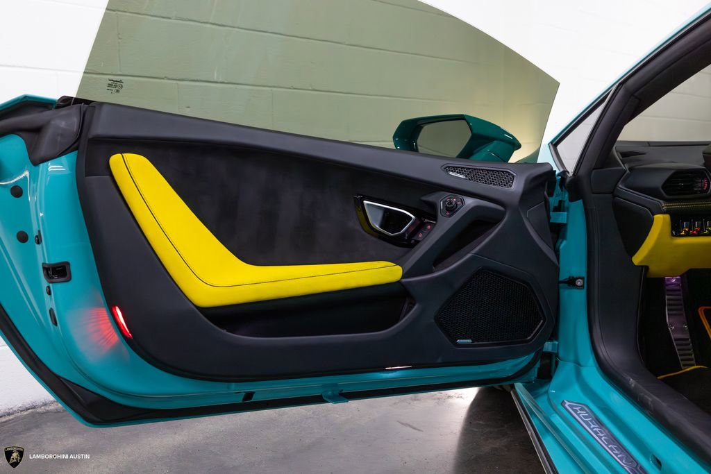 Used 2022 Lamborghini Huracan EVO RWD image 15
