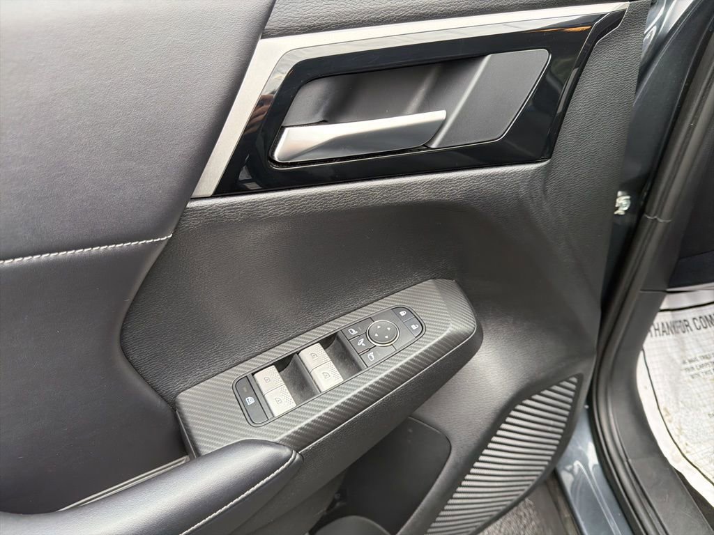 Used 2024 Mitsubishi Outlander SE image 28