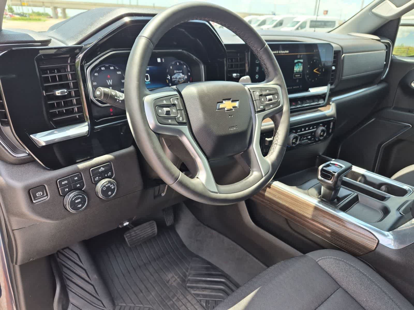 Used 2023 Chevrolet Silverado 1500 LT AWD/4WD image 10