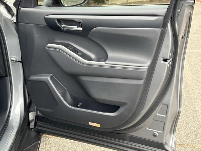 Used 2026 Toyota Highlander XSE image 8