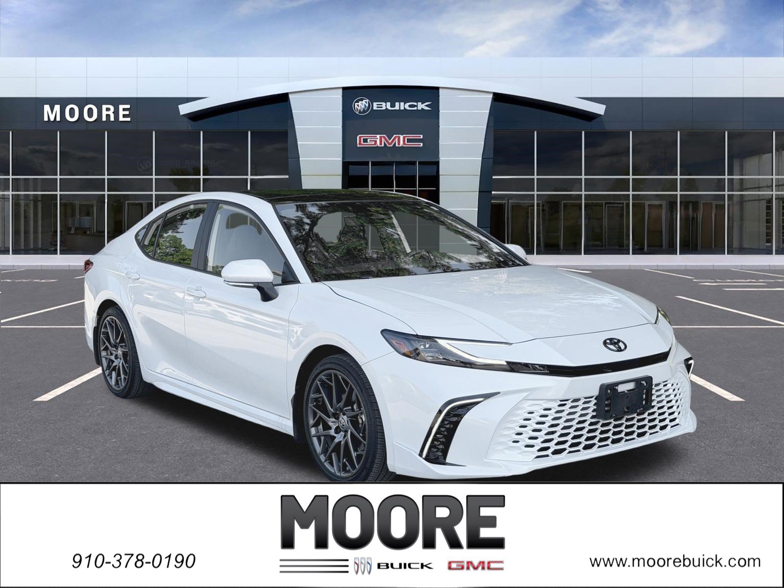 Used 2025 Toyota Camry XSE FWD image 1