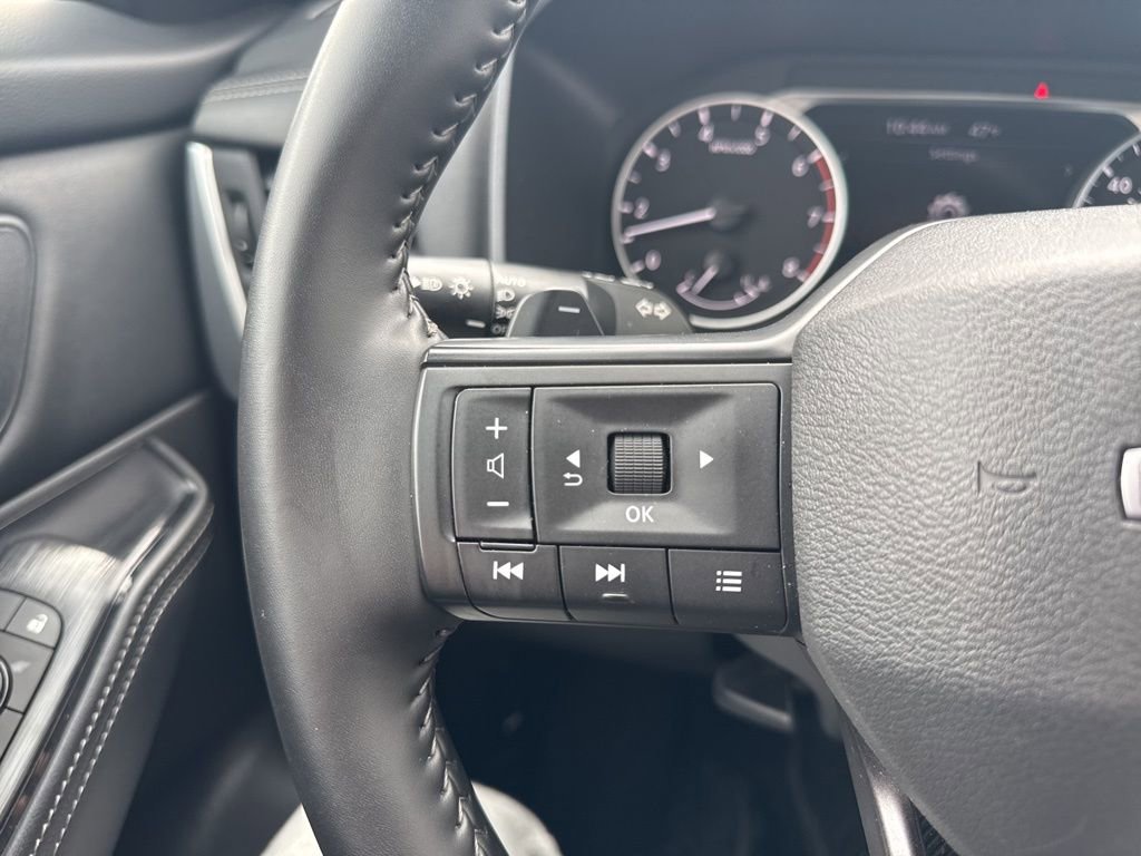 Used 2025 Nissan Rogue SV image 17