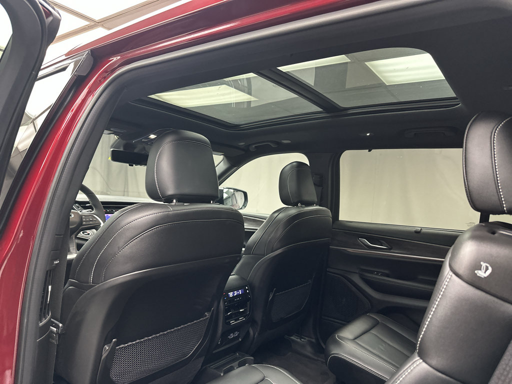 Used 2025 Jeep Grand Cherokee L Limited w/ Luxury Tech Group II AWD/4WD image 24