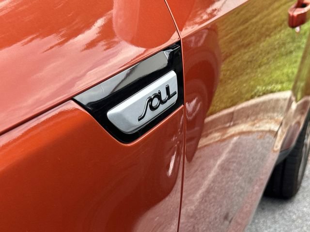 Used 2018 Kia Soul + FWD image 6