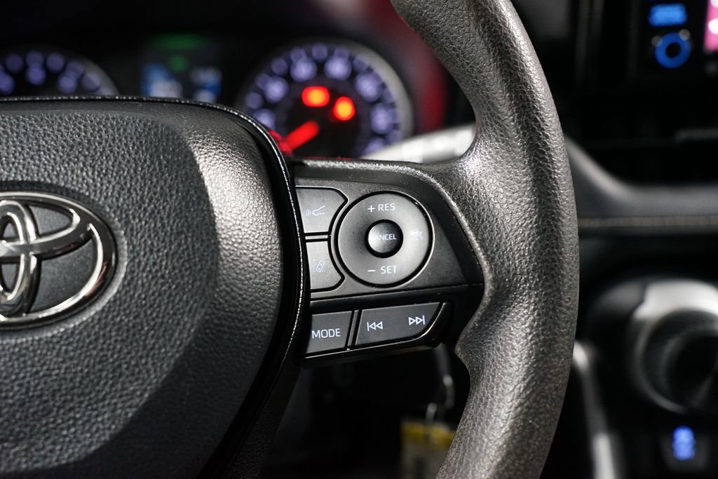 Used 2021 Toyota RAV4 LE image 13