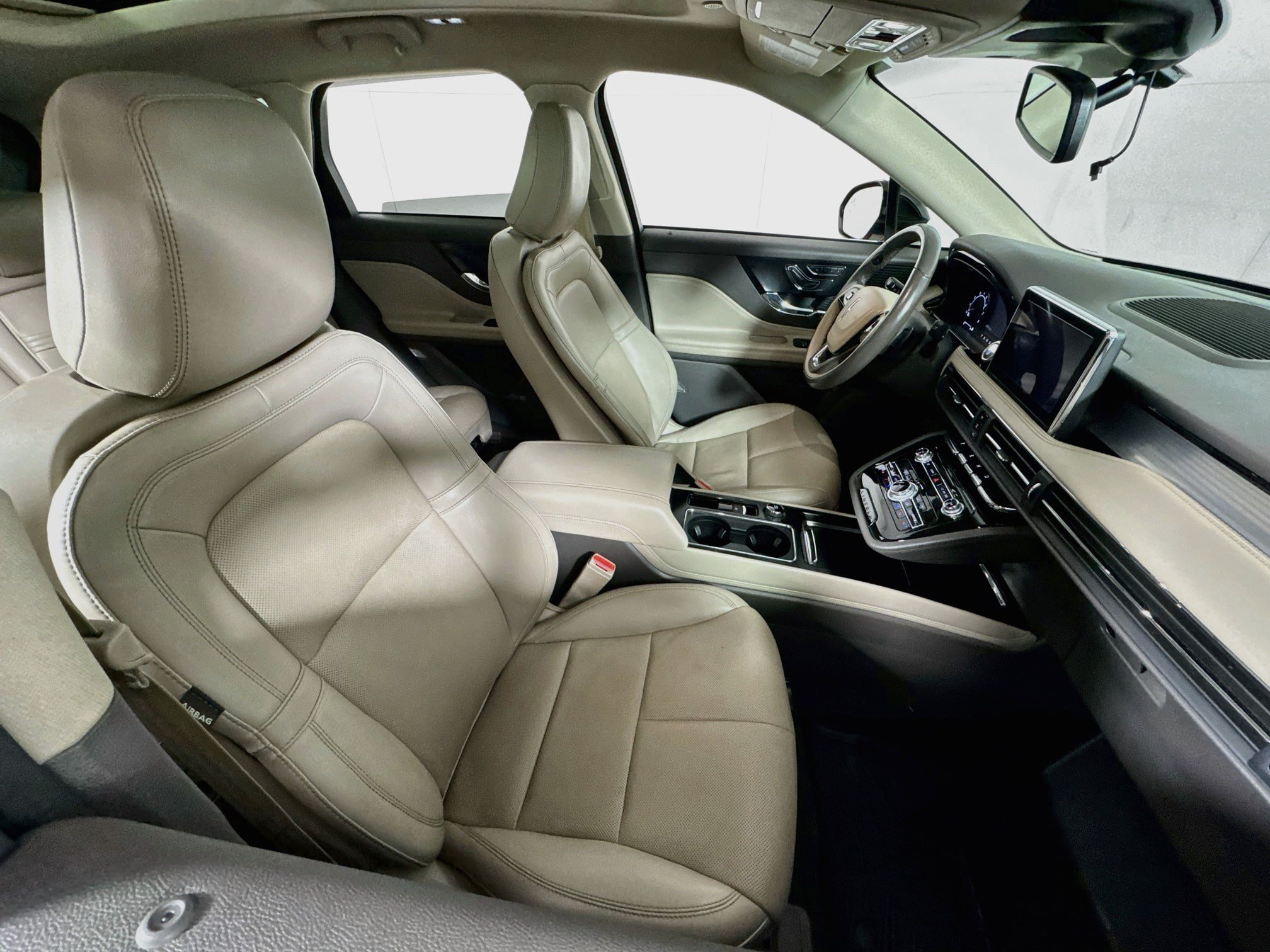 Used 2021 Lincoln Corsair AWD w/ Premium Package image 28