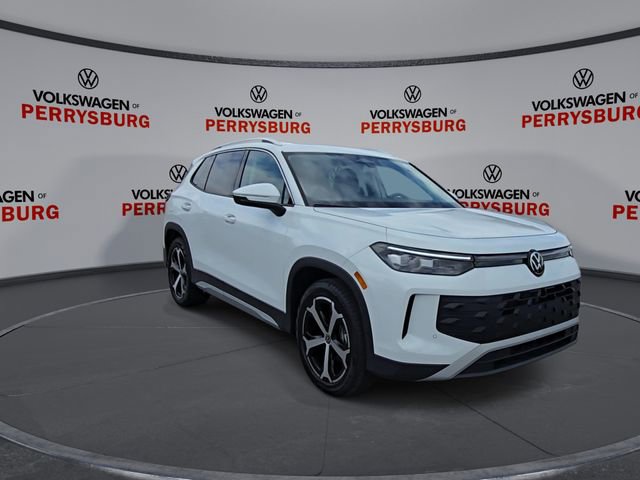 New 2026 Volkswagen Tiguan SE FWD image 2