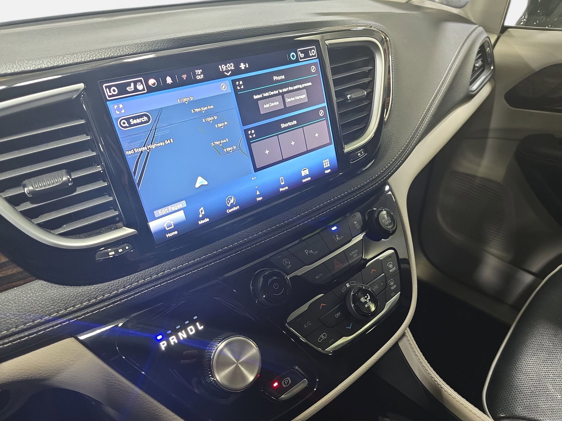 Used 2023 Chrysler Pacifica Limited image 19