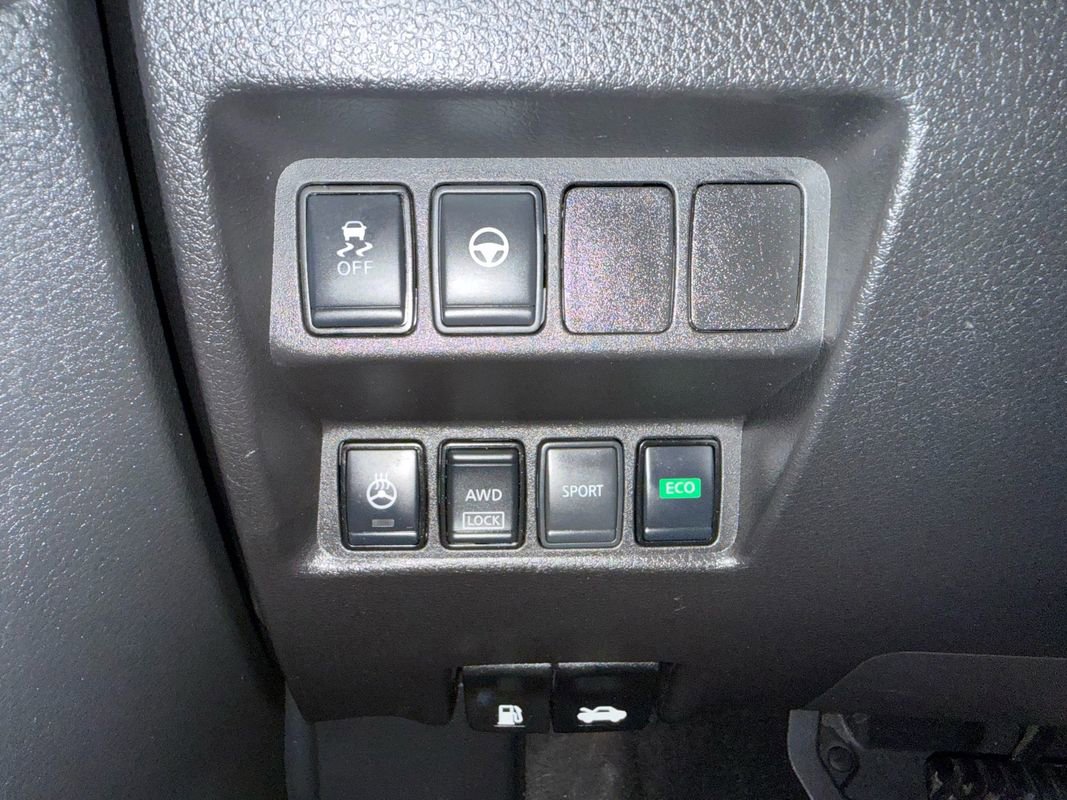 Used 2021 Nissan Rogue Sport SL w/ Premium Package image 34