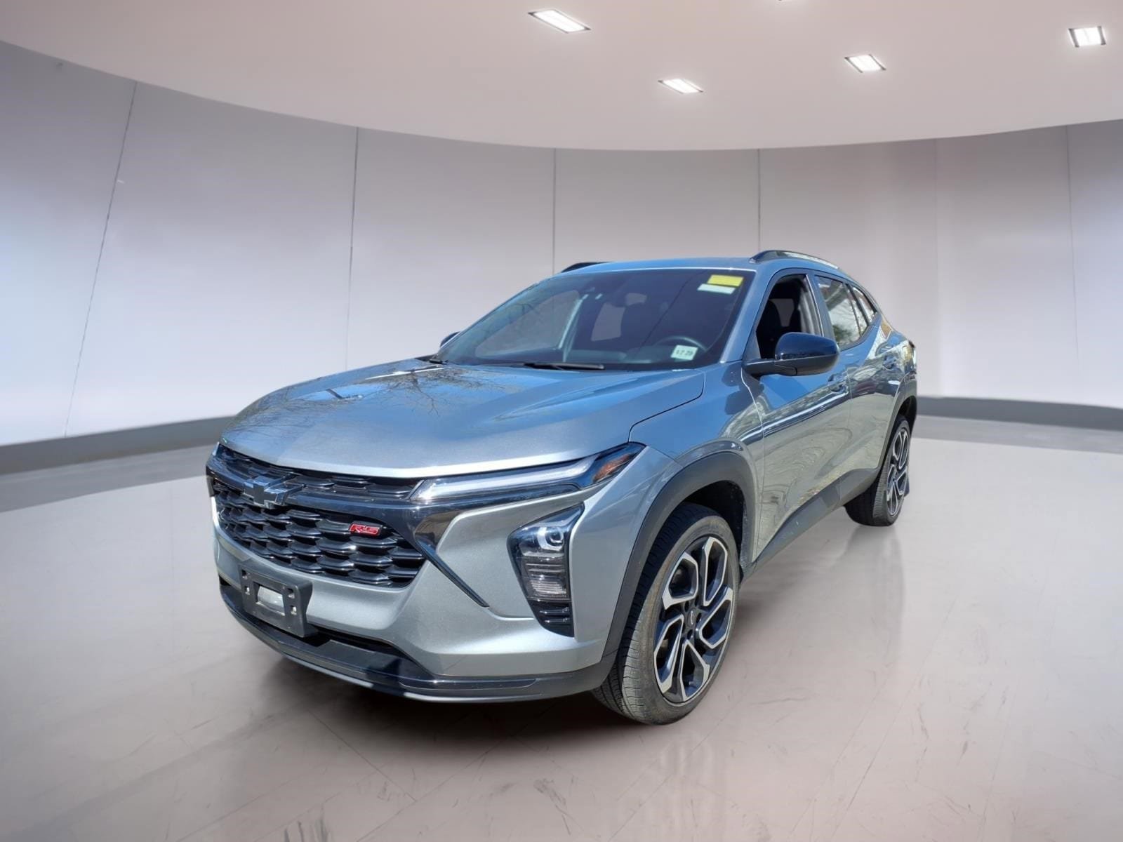 Used 2024 Chevrolet Trax RS w/ Driver Confidence Package FWD image 2