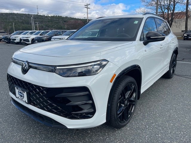 New 2025 Volkswagen Tiguan SE R-Line
