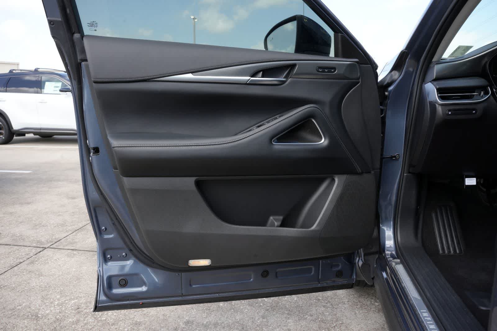 Used 2026 INFINITI QX60 Luxe w/ Cargo Package FWD image 17