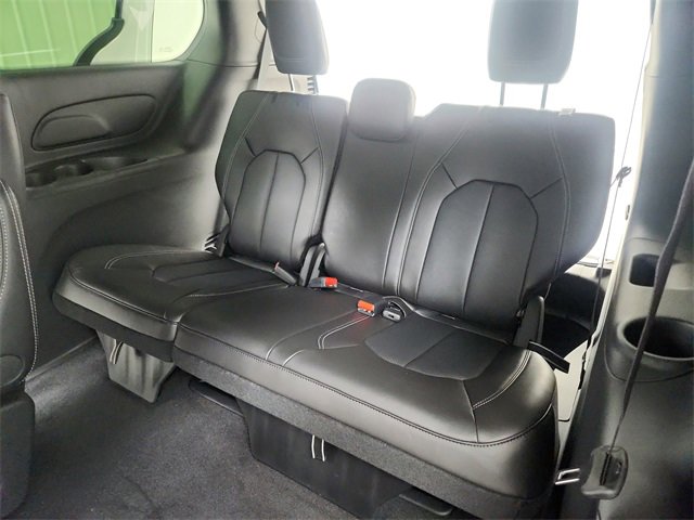 New 2026 Chrysler Pacifica Select image 33