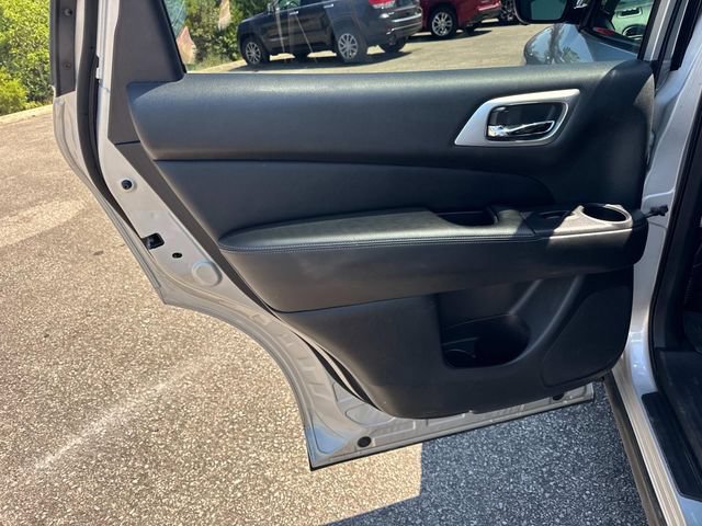 Used 2020 Nissan Pathfinder Platinum AWD/4WD image 16