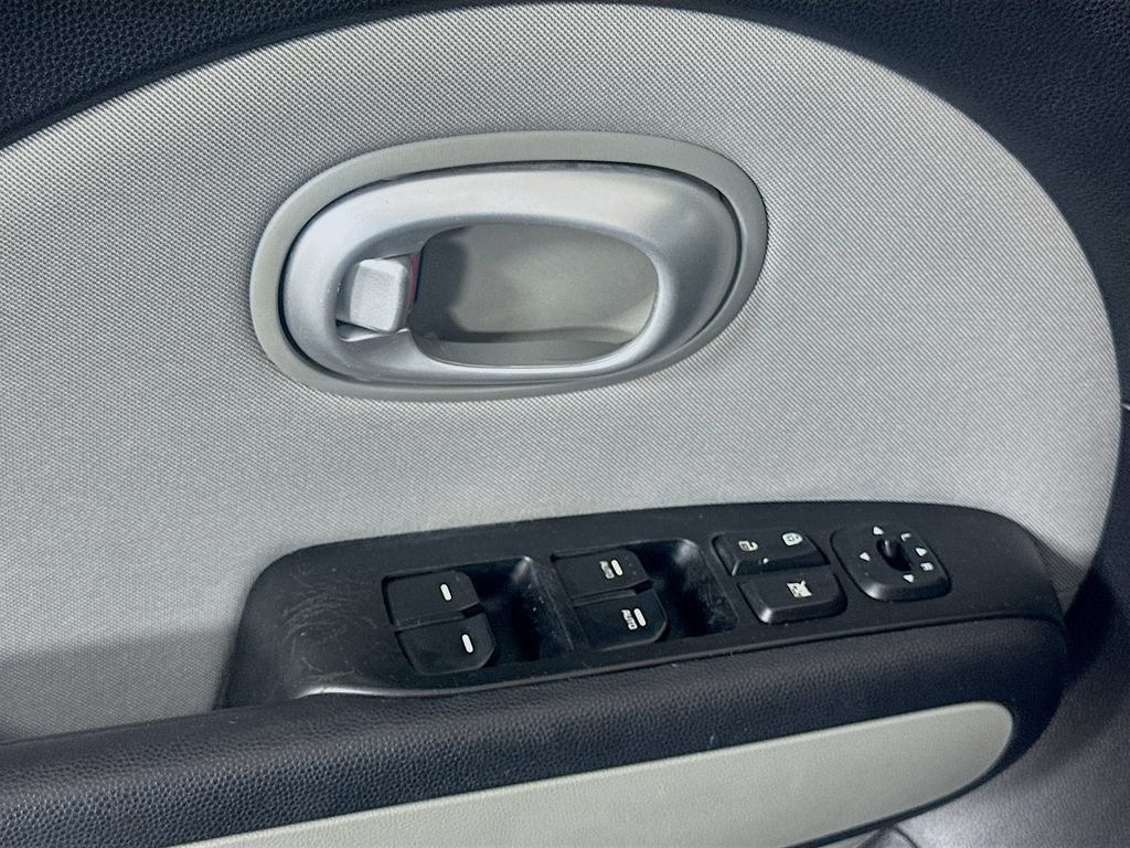 Used 2015 Kia Soul + FWD image 16