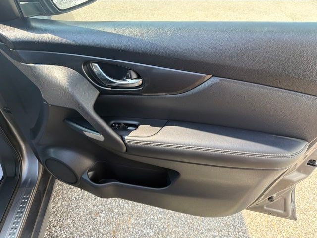 Used 2017 Nissan Rogue SV w/ SV Premium Package AWD/4WD image 20