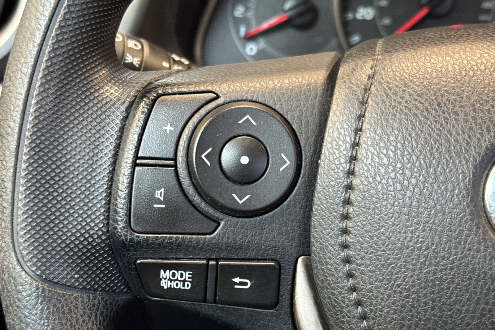 Used 2015 Toyota RAV4 XLE FWD image 28