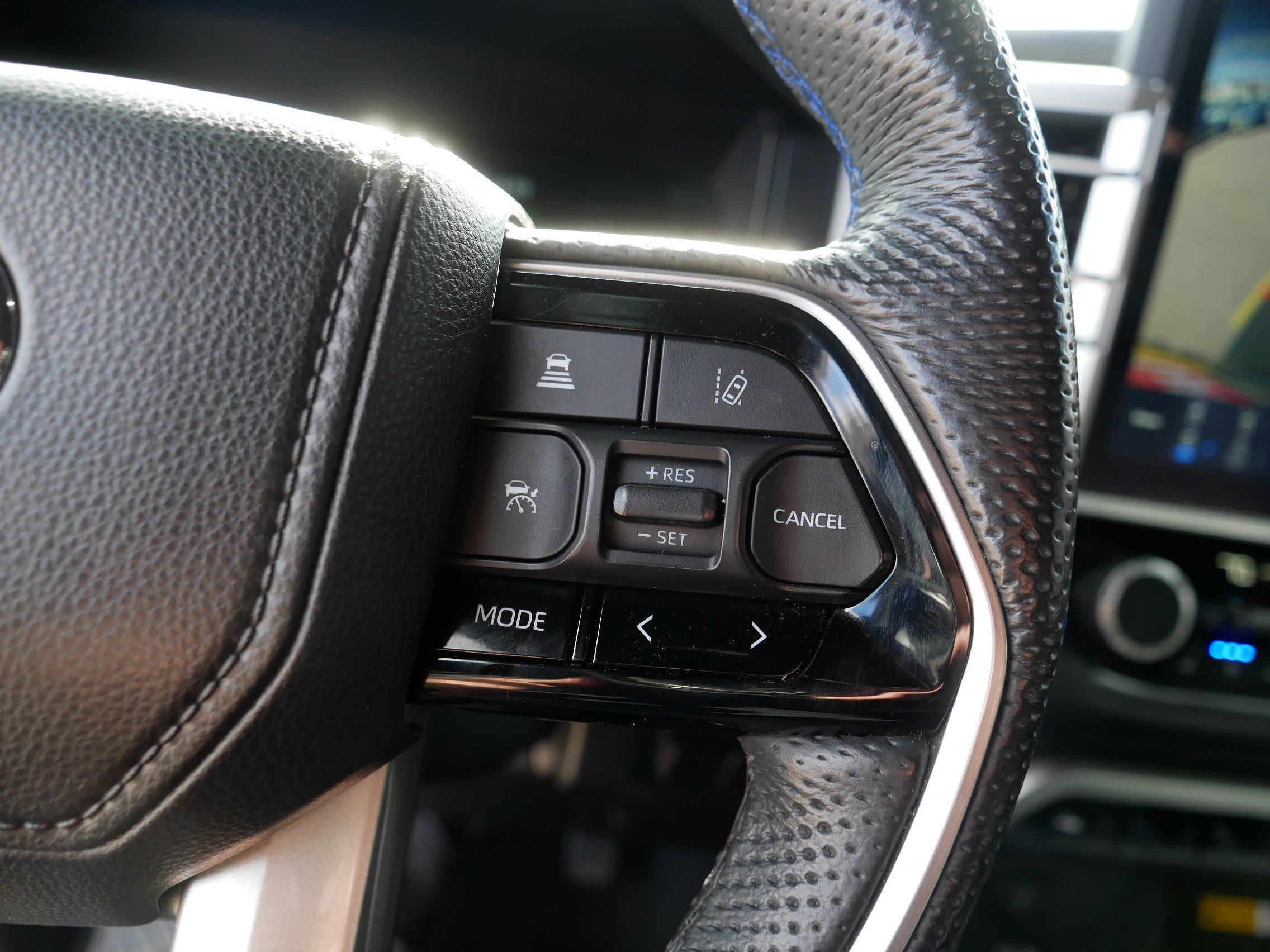 Used 2024 Toyota Sequoia Platinum AWD/4WD image 29