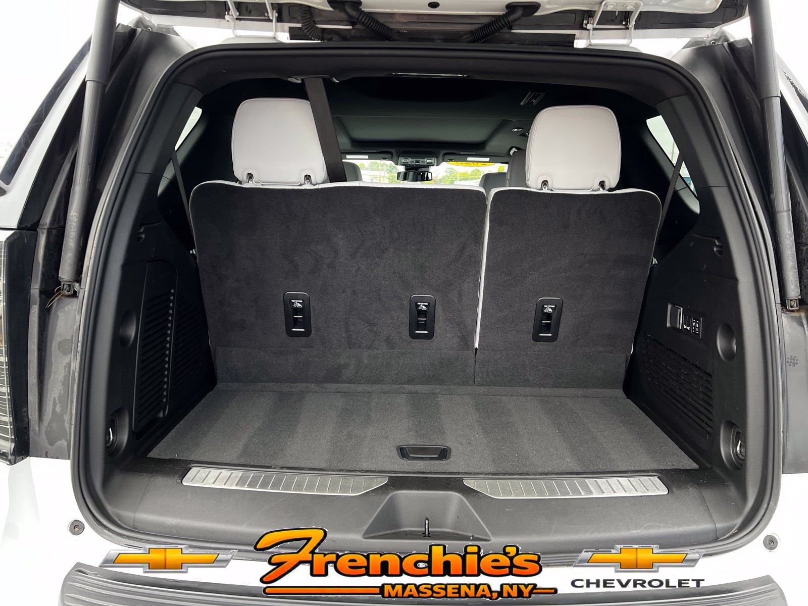 Used 2025 Chevrolet Tahoe Premier w/ Sun And Tow Package AWD/4WD image 6