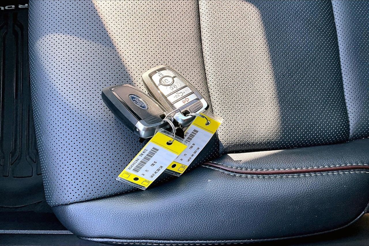 Used 2024 Ford F350 Lariat w/ Lariat Ultimate Package image 32