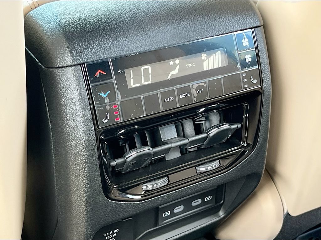 New 2026 Jeep Grand Cherokee L Limited w/ Luxury Tech Group II AWD/4WD image 26