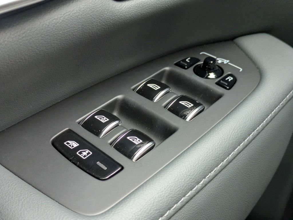Used 2023 Volvo S90 B6 Ultimate w/ Protection Package Premier AWD/4WD image 30