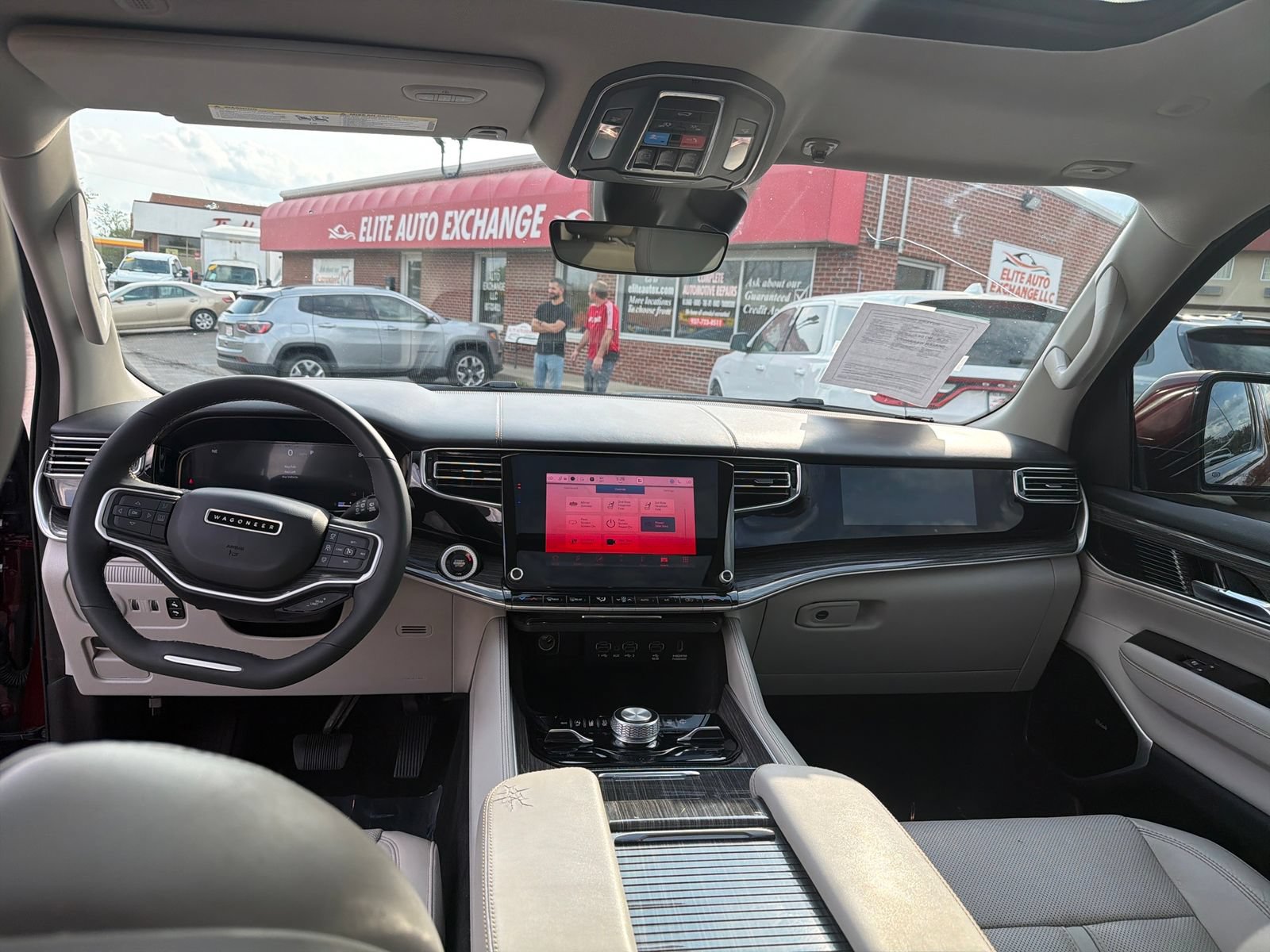 Used 2022 Jeep Wagoneer Series III w/ Premium Group I AWD/4WD image 15
