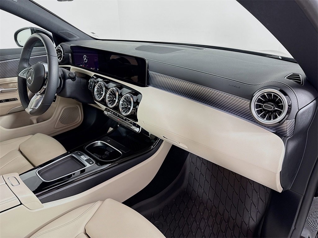 Used 2025 Mercedes-Benz CLA 250 4MATIC image 27