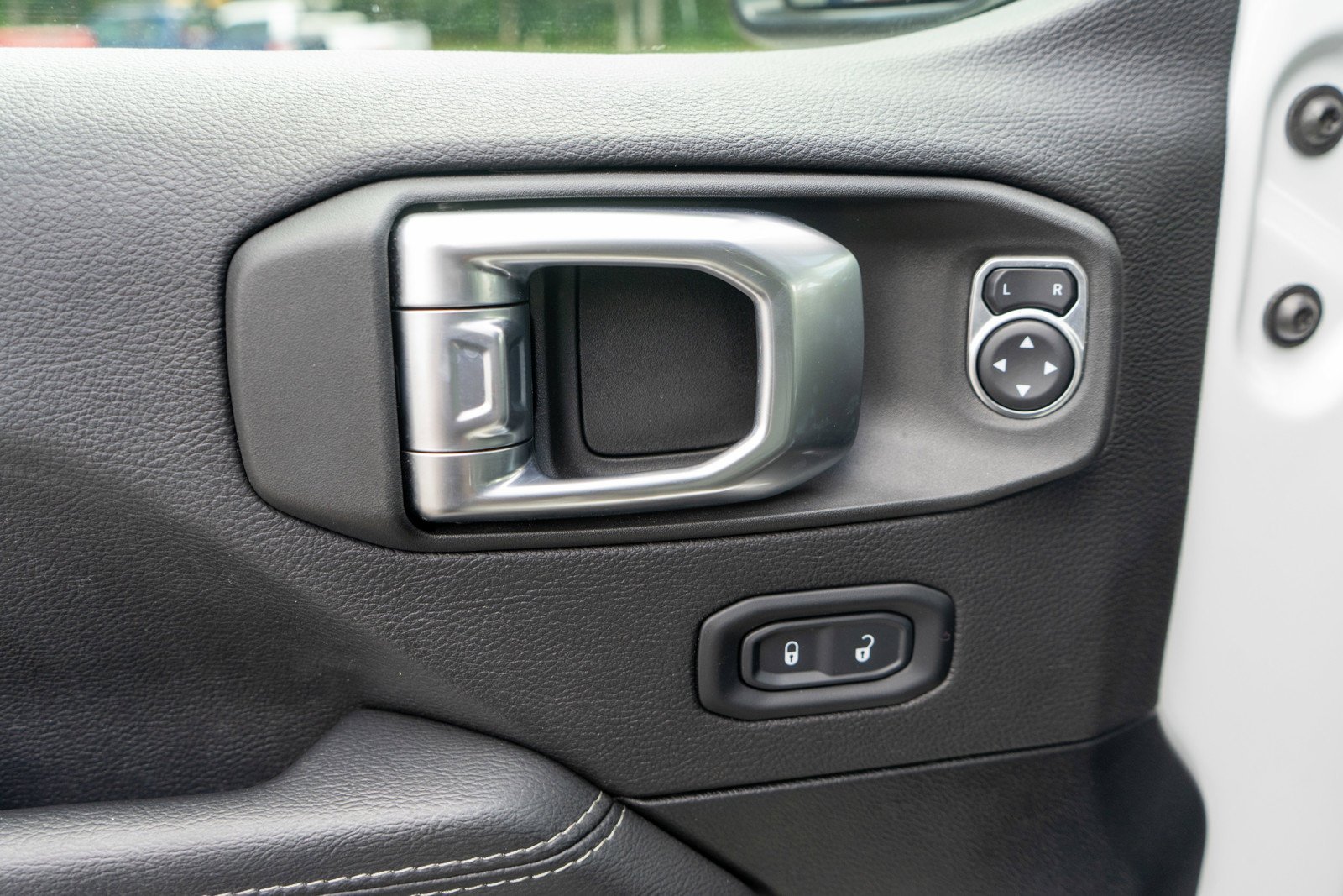 Used 2022 Jeep Wrangler Unlimited Sahara w/ LED Lighting Group AWD/4WD image 15
