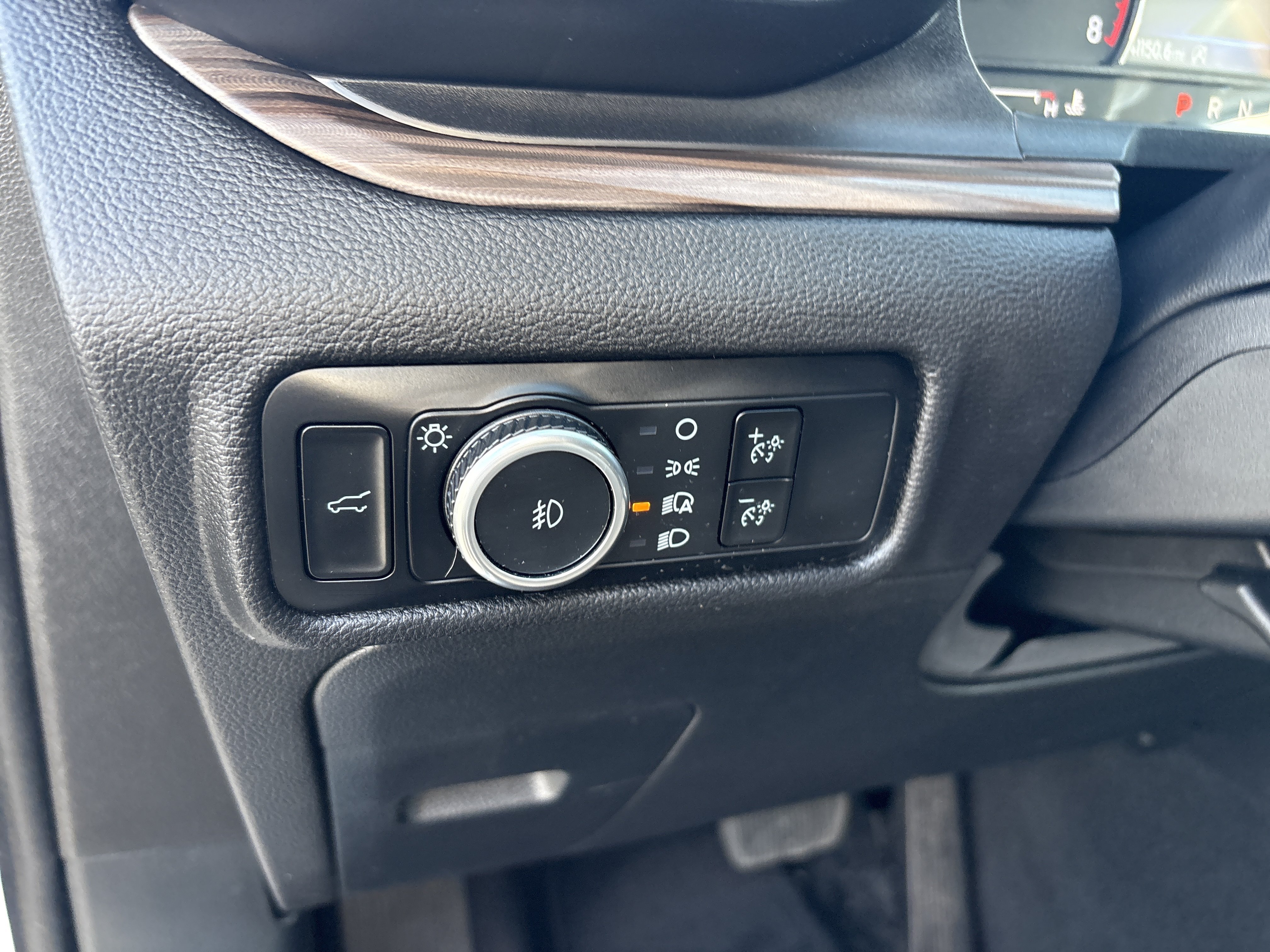 Used 2024 Ford Explorer Limited AWD/4WD image 15