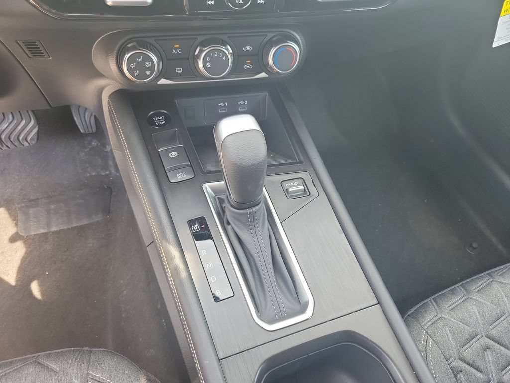 Used 2025 Nissan Kicks SV AWD/4WD image 22