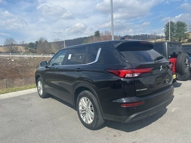 Used 2024 Mitsubishi Outlander ES image 22