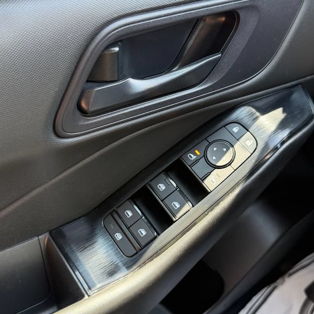 Used 2024 Nissan Rogue S FWD image 15