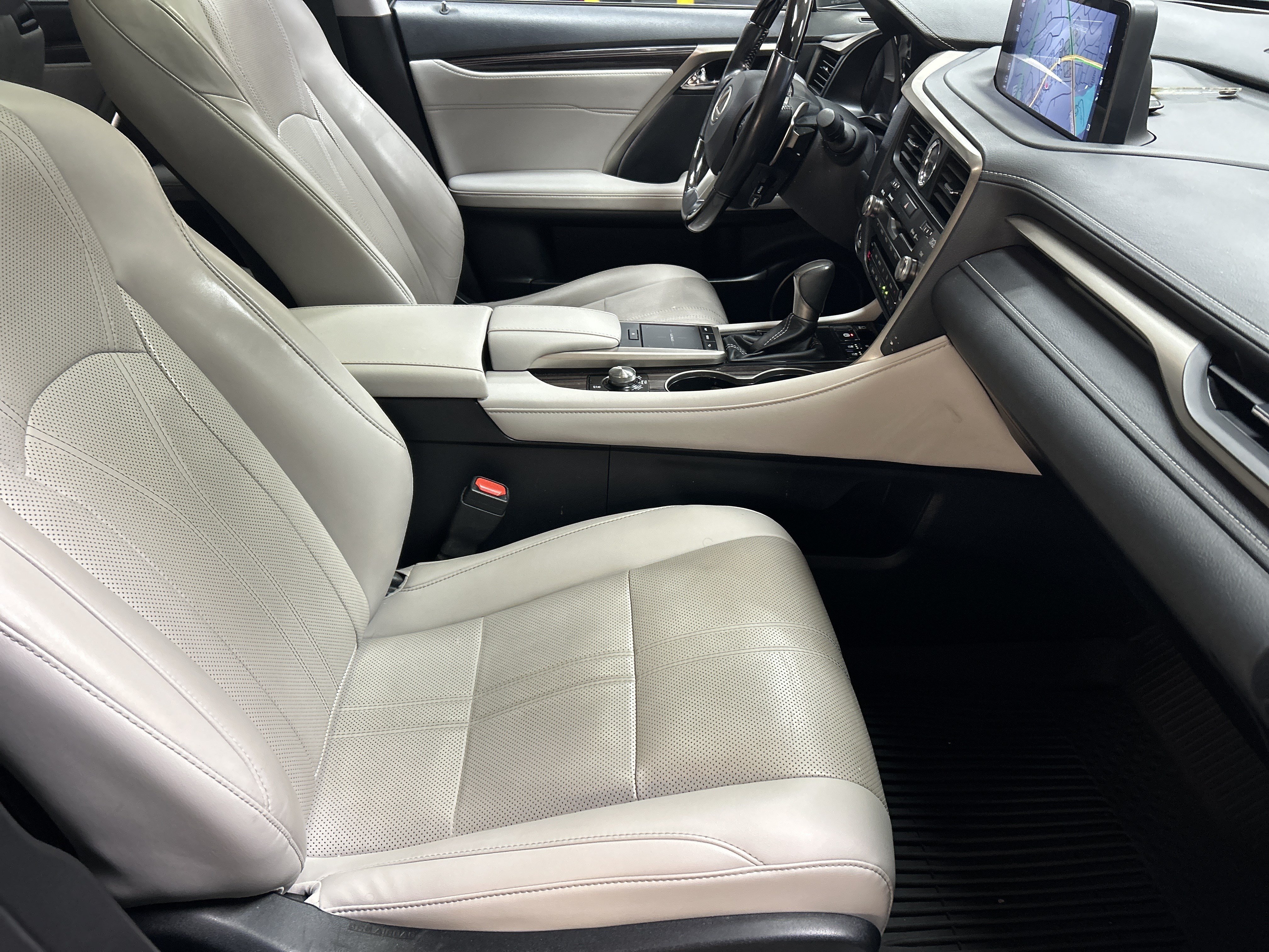 Used 2021 Lexus RX 350L Luxury w/ Accessory Package FWD image 32