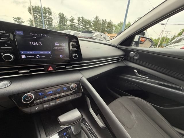 Used 2022 Hyundai Elantra SEL w/ Convenience + Premium Package FWD image 26