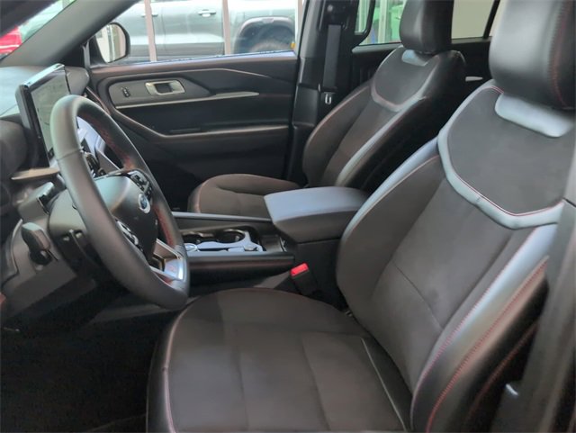 Used 2025 Ford Explorer ST image 6