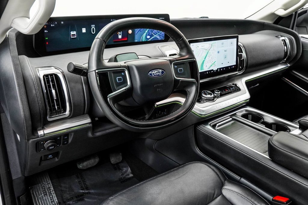 Used 2025 Ford Expedition Platinum AWD/4WD image 15