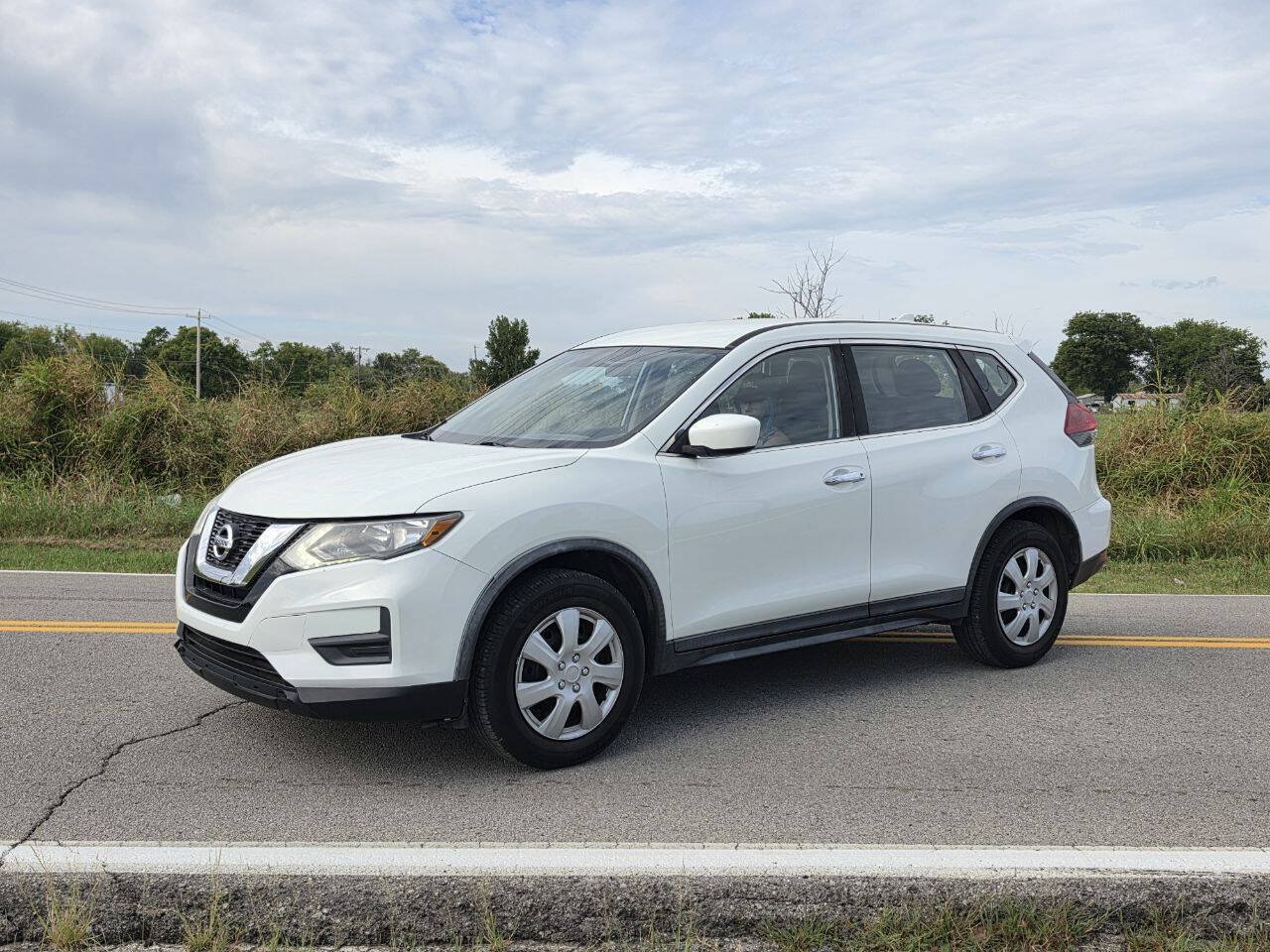 Used 2018 Nissan Rogue S FWD image 2