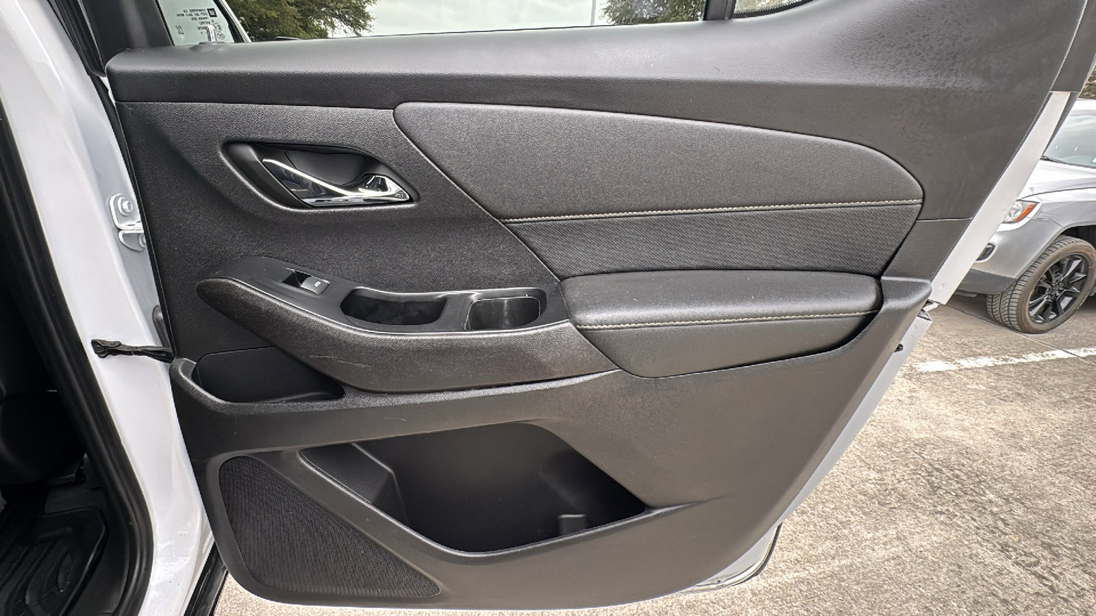 Used 2023 Chevrolet Traverse Premier w/ Redline Edition image 28