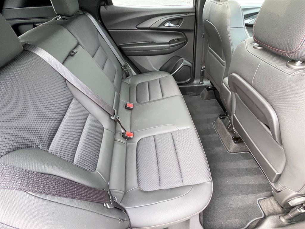 Used 2023 Chevrolet TrailBlazer RS w/ Sun and Liftgate Package FWD image 26