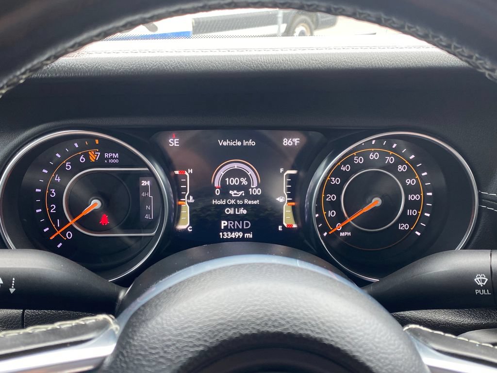 Used 2020 Jeep Gladiator Overland w/ Dual Top Group AWD/4WD image 27